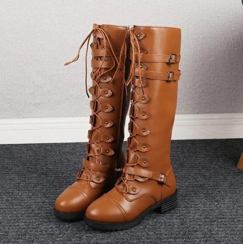 Bailee - retro boots med platt spänne och snörning